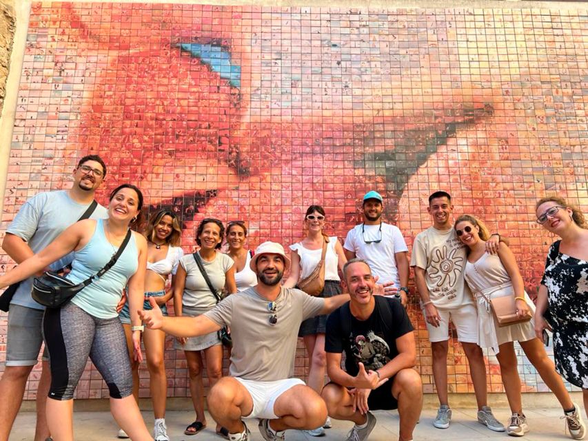 Barcelona: Sagrada Familia, Modernism, and Old Town Tour - Starting at the Sagrada Família