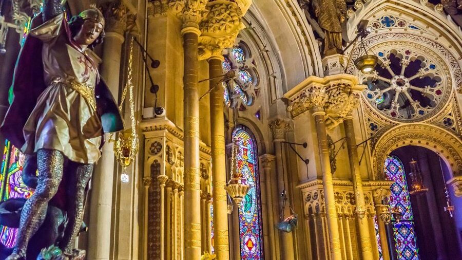 Barcelona: Sagrada Familia & Montserrat Full-Day with Pickup - Santa Maria de Montserrat and the monastery visit