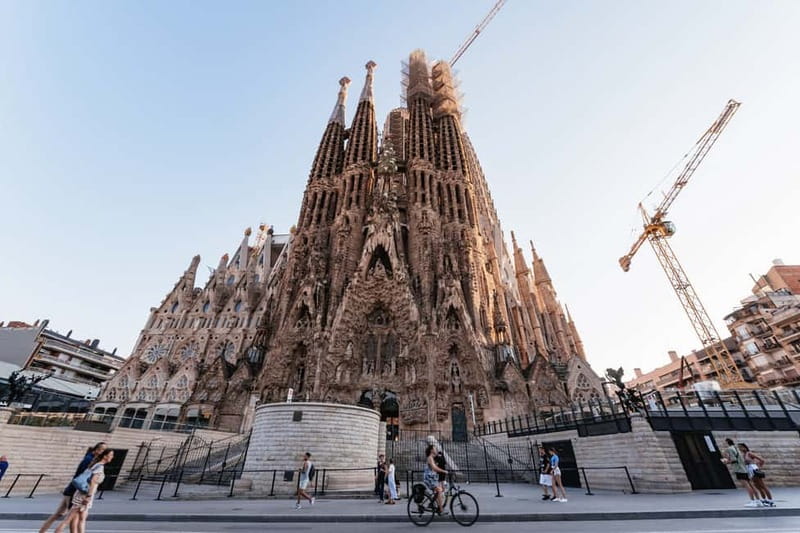 Barcelona: Sagrada Familia or Coastal City Sights by eBike - What you get for $31
