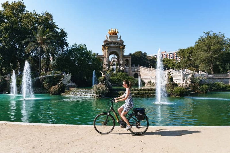 Barcelona: Sagrada Familia or Coastal City Sights by eBike - The 4pm beach and old-town option