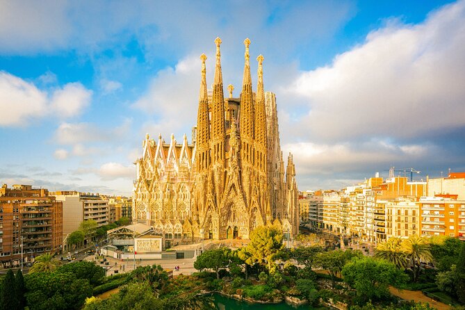 Barcelona: Sagrada Familia Priority Access Guided Tour - Key points at a glance