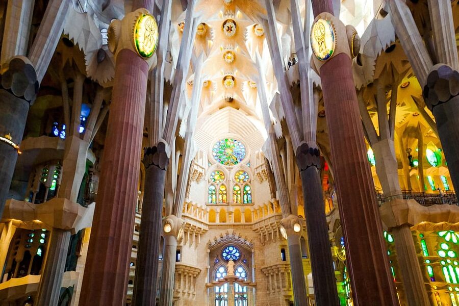 Barcelona: Sagrada Familia Priority Access Guided Tour - Entering the basilica and seeing Gaudí’s light