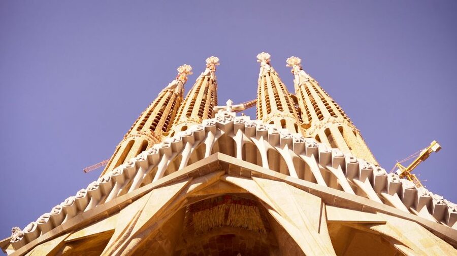 Barcelona: Sagrada Familia Skip-the-Line Guided Tour - Why a guided visit helps at Sagrada Familia