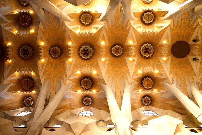 Barcelona: Sagrada Familia Skip-the-Line Guided Tour and Tickets - Small details that make the visit run better