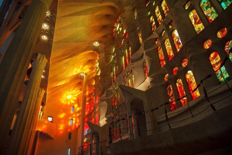 Barcelona: Sagrada Familia Skip-the-Line Guided Tour - Meeting near the basilica and entering with less fuss