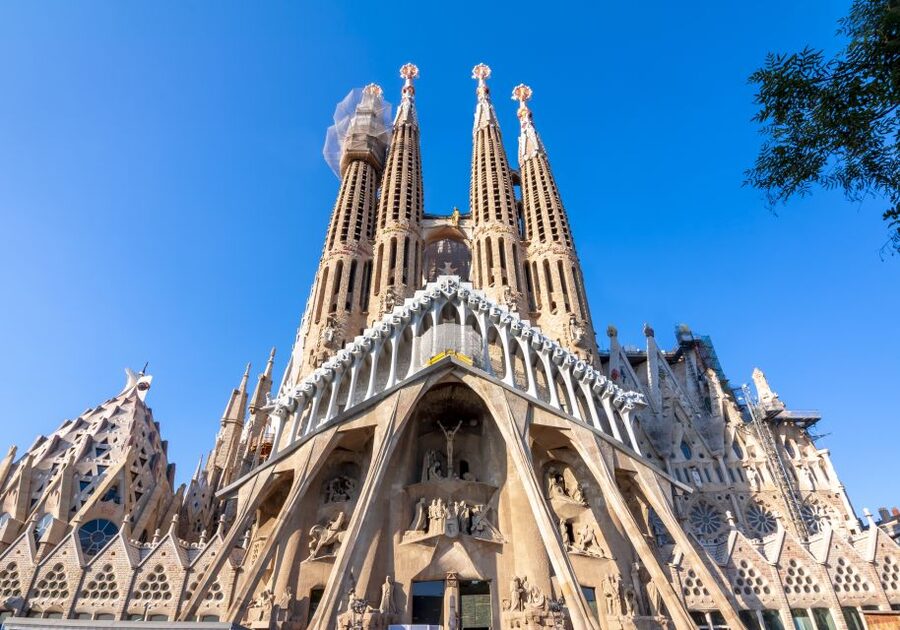Barcelona: Sagrada Familia Skip The Line Insider Guided Tour - Group size, headsets, and the pace of the visit