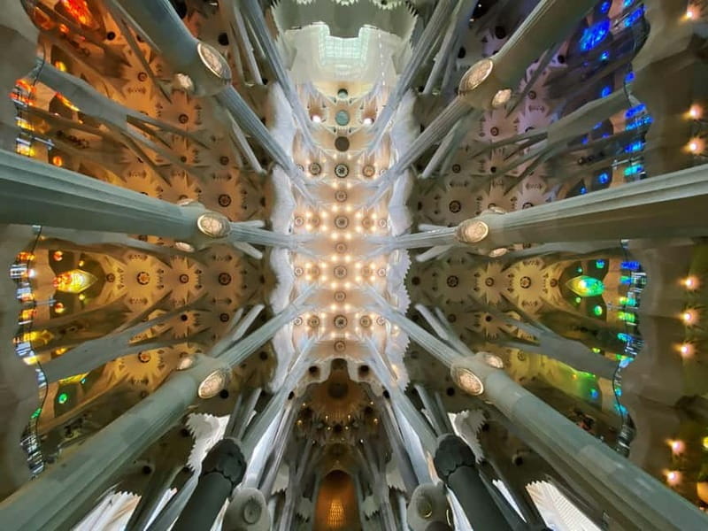 Barcelona: Sagrada Familia Skip-the-line Tour with Guide - Key things to know before you book