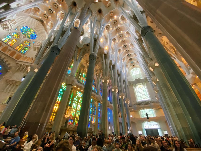 Barcelona: Sagrada Familia Skip-the-line Tour with Guide - The museum adds the missing workshop story