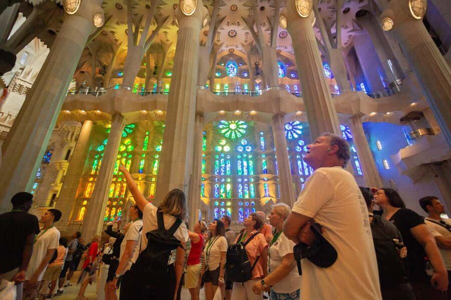Barcelona: Sagrada Familia Skip-the-line Tour with Guide - What $63 gets you