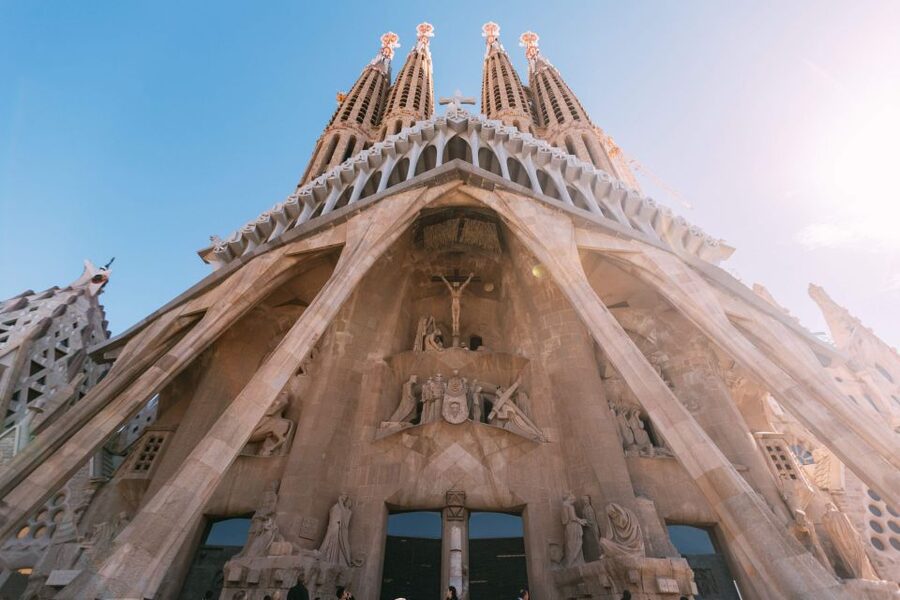 Barcelona: Sagrada Familia Small Group Guided Tour - Key points at a glance