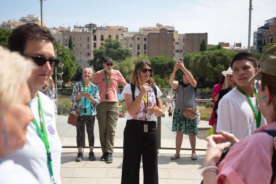 Barcelona: Sagrada Familia Small Group Guided Tour - Why Sagrada Familia works better with a guide