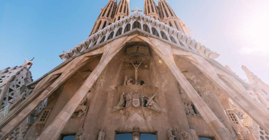 Barcelona: Sagrada Familia Small Group Guided Tour - Meeting at Avenue Gaudí 5