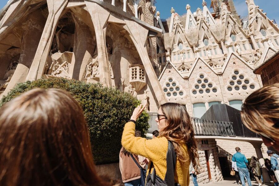 Barcelona: Sagrada Familia Tour w/Skip-the-Line Entry Ticket - Dress rules and practical preparation