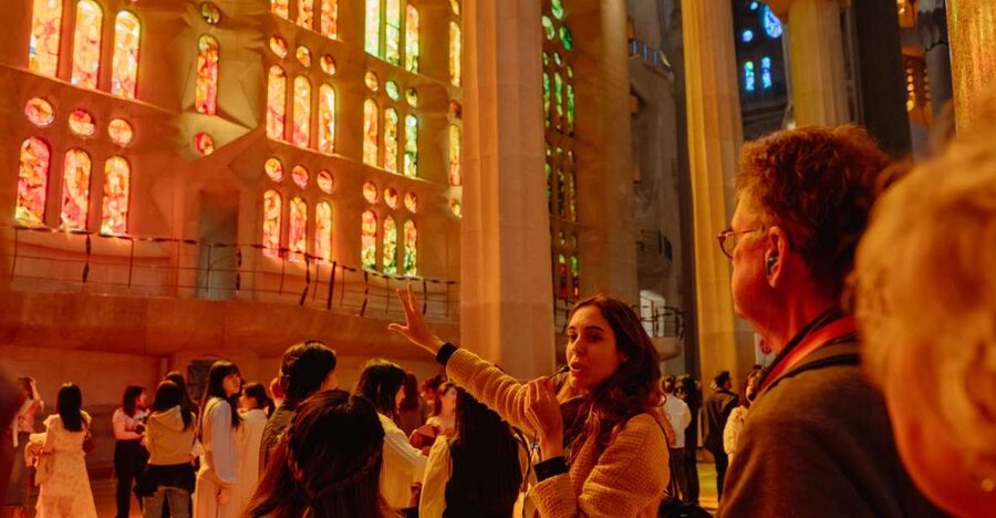 Barcelona: Sagrada Familia Tour w/Skip-the-Line Entry Ticket - The optional rooftop cava start