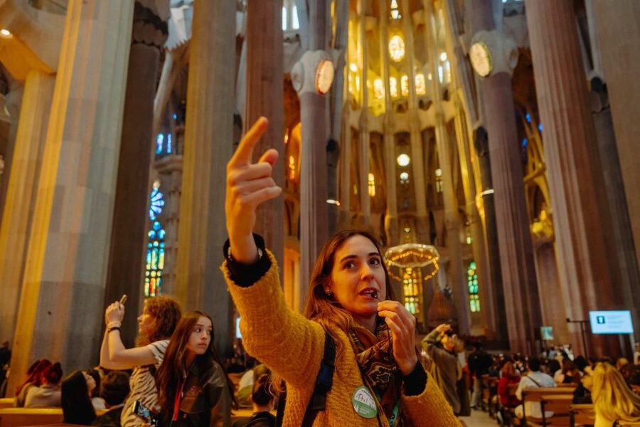 Barcelona: Sagrada Familia Tour w/Skip-the-Line Entry Ticket - Seeing the facades before entering