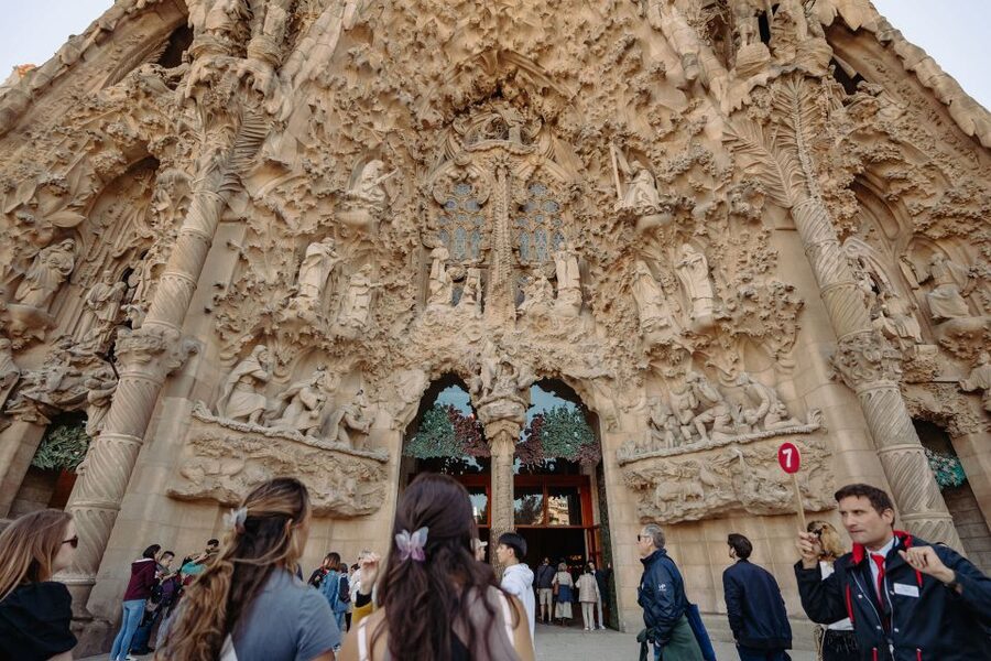 Barcelona: Sagrada Familia Tour w/Skip-the-Line Entry Ticket - Gaudí’s ideas, explained without a lecture