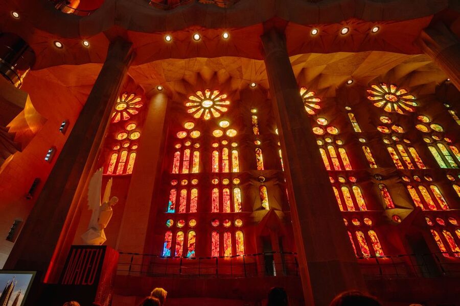 Barcelona: Sagrada Familia Tour w/Skip-the-Line Entry Ticket - Meeting near Av. de Gaudí