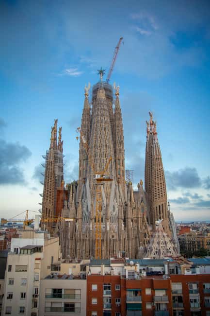 Barcelona: Sagrada Familia Tour with Optional Extras - Seeing Gaudí’s church from the outside