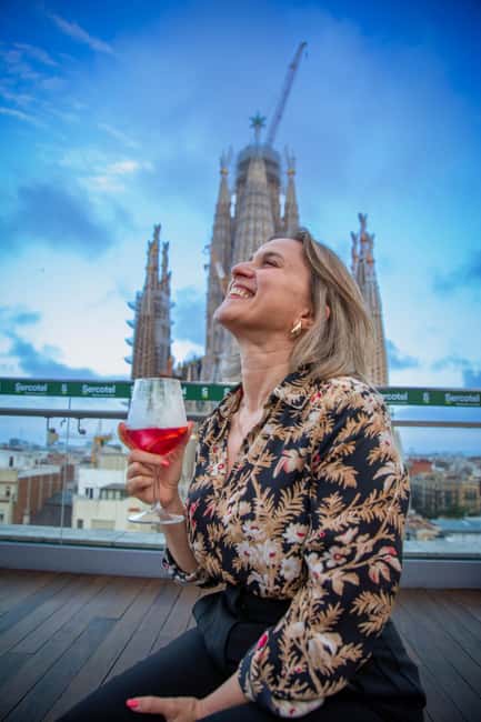 Barcelona: Sagrada Familia Tour with Optional Extras - Choosing the rooftop drink at Hotel Sercotel Rosellón