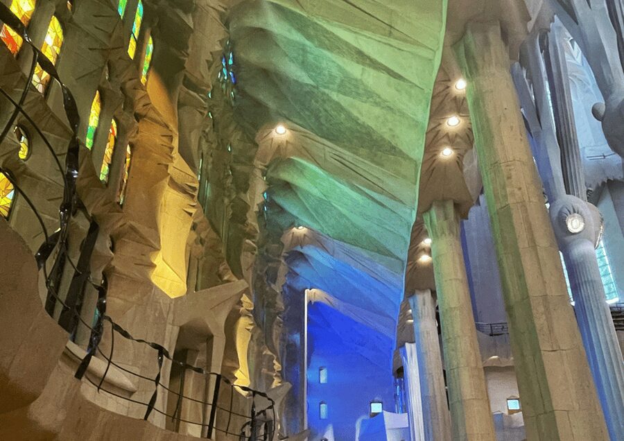 Barcelona: Sagrada Familia Tour with Optional Extras - Which guides make the biggest difference