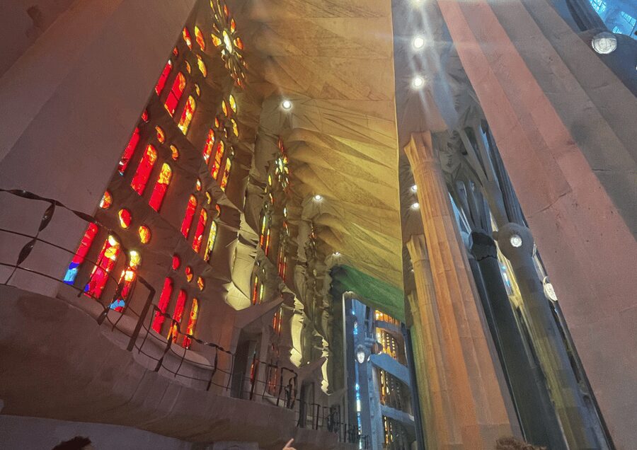 Barcelona: Sagrada Familia Tour with Optional Extras - Timing, group size, and meeting points
