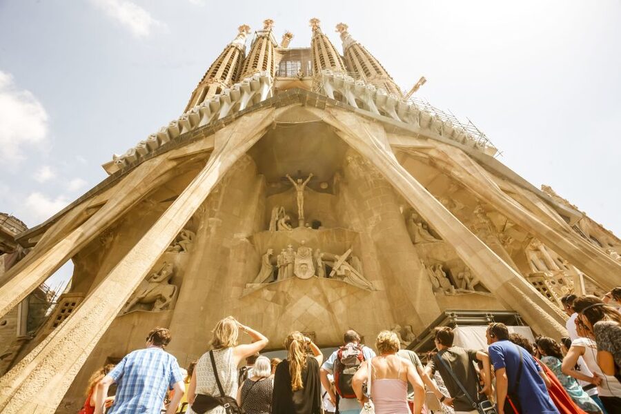 Barcelona: Sagrada Familia Tour with Optional Tower Access - Who will get the most from this tour
