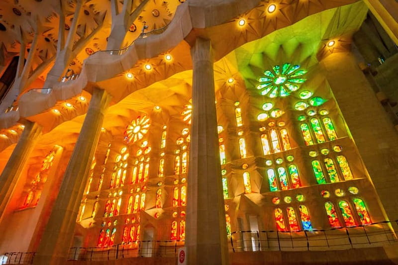 Barcelona: Sagrada Familia Tour with Skip-the-Line Access - Why the Sagrada Familia is better with a guide