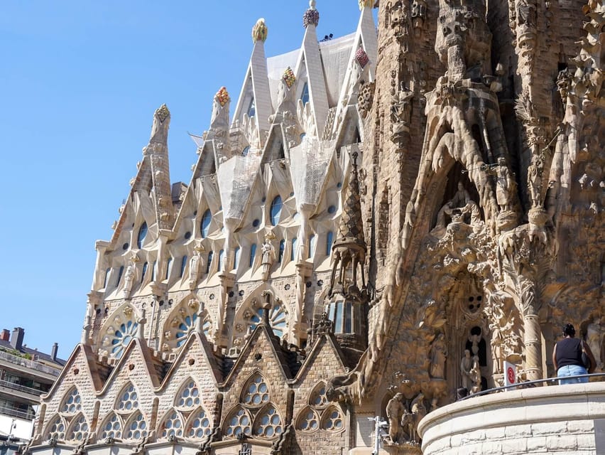 Barcelona: Sagrada Familia with Towers and Park Güell Tour - Who should book this tour?
