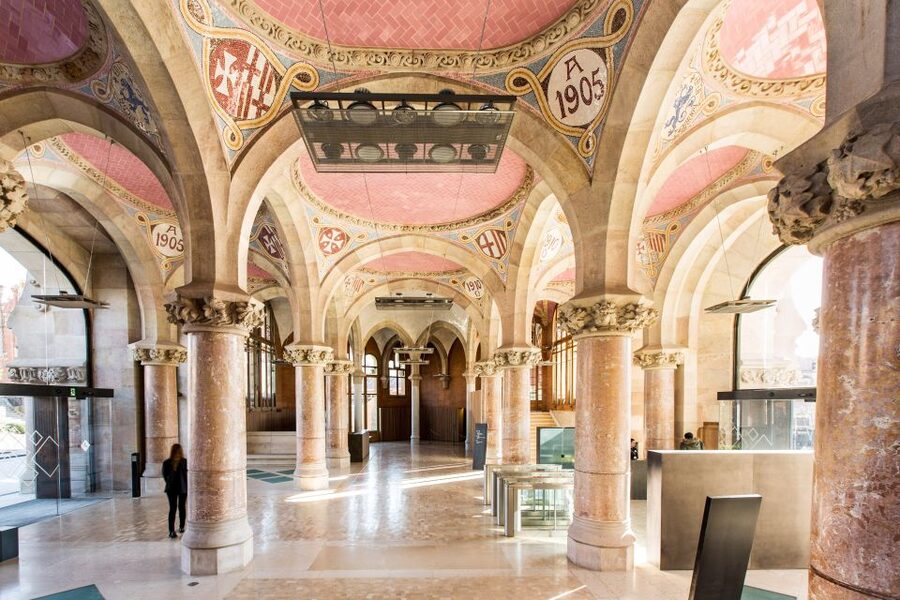 Barcelona: Sant Pau Recinte Modernista Entry Ticket - Medical rooms, instruments, and personal stories