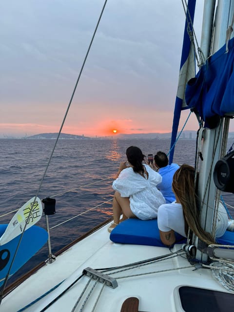 Barcelona: Sunset Sailboat Cruise with Drinks and Snacks - Key points at a glance