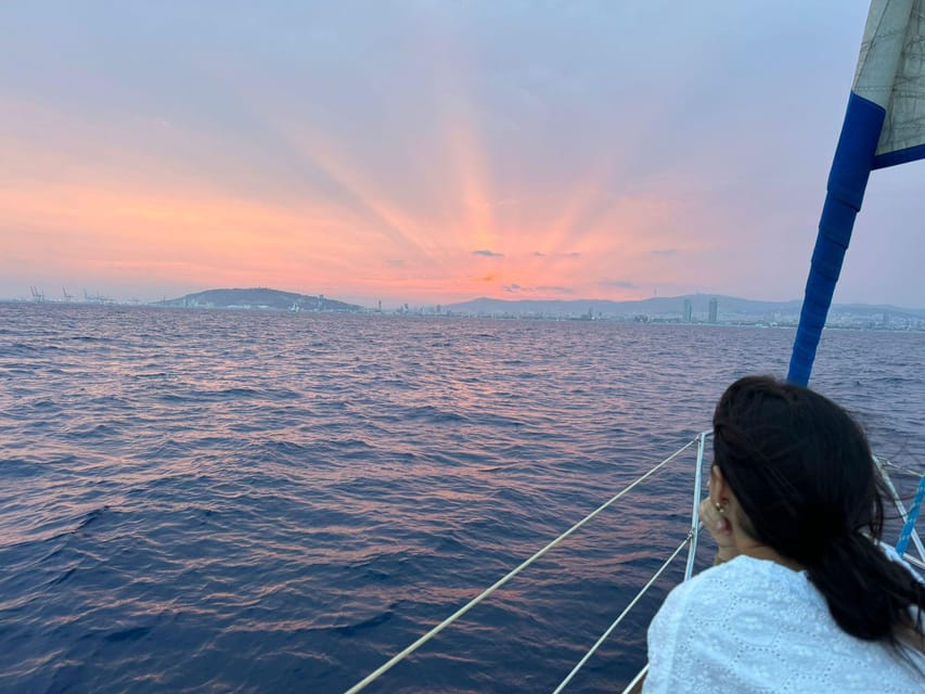 Barcelona: Sunset Sailboat Cruise with Drinks and Snacks - A one-hour sailing trip, from mooring to sunset