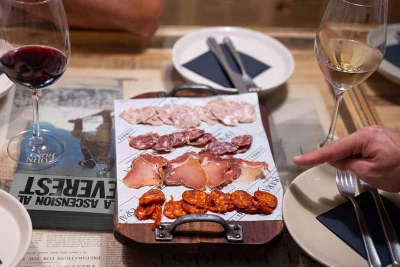 Barcelona: Tapas and Drinks Tour of Old Town - Starting at Liceu and Entering the Old City