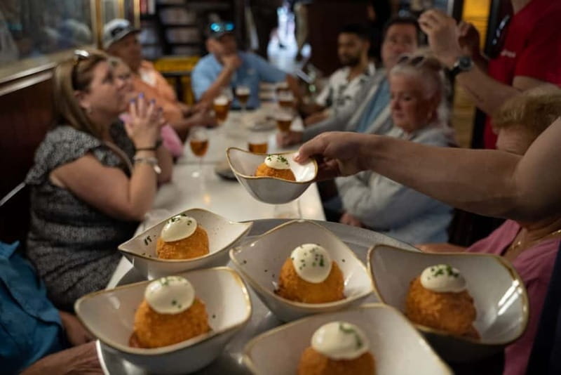 Barcelona: Tapas and Drinks Tour of Old Town - Call de Barcelona: Cold Cuts, Tomato Bread, and Wine