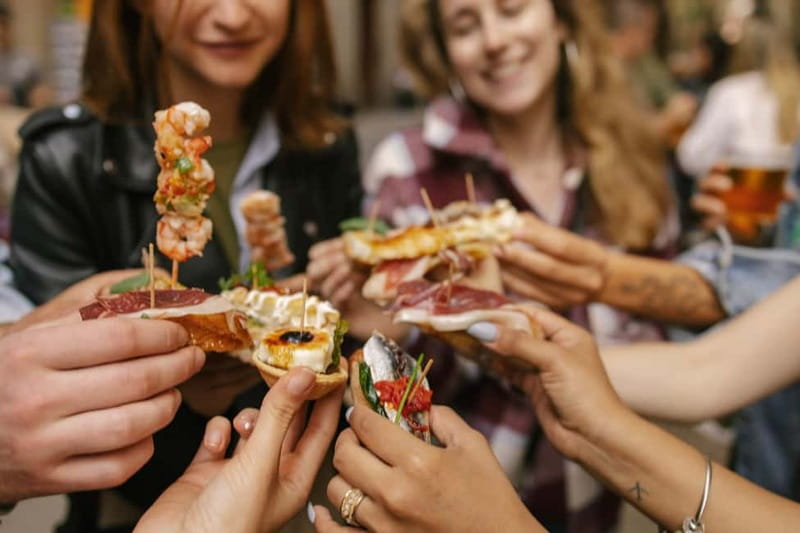 Barcelona: Tapas Food Crawl Walking Tour with Tastings - Key points at a glance