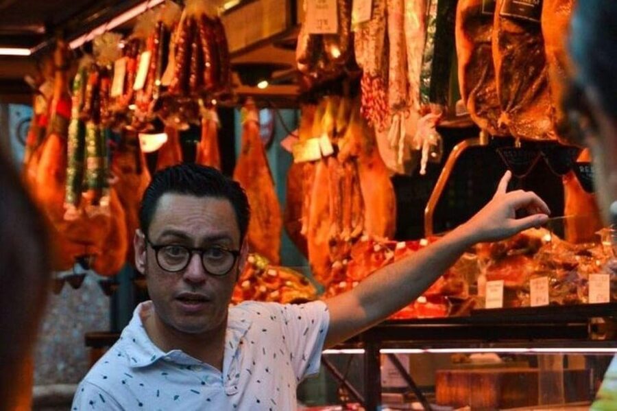 Barcelona: Tapas Walking Tour with Food, Wine, and History - Booking details worth keeping in mind