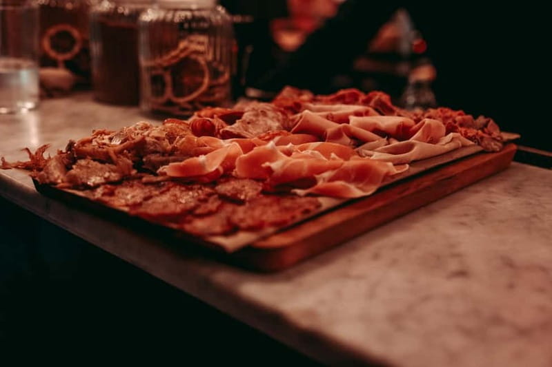 Barcelona: Tipsy Tapas & History Tour in the Gothic Quarter - Who should book this Gothic Quarter evening