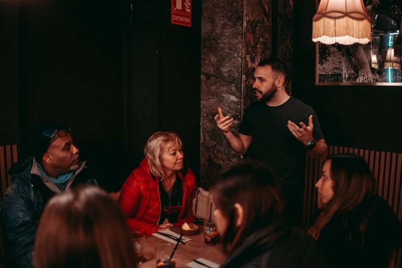 Barcelona: Tipsy Tapas & History Tour in the Gothic Quarter - The guide makes the difference