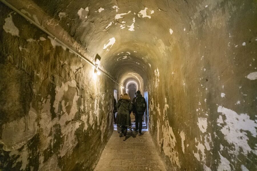 Barcelona: Walking tour with Montjuic Castle & Cable Car - Should you book it?