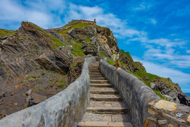 Bilbao: Gaztelugatxe, Bermeo, Mundaka, Gernika, & Wine Tour - Why San Juan de Gaztelugatxe deserves the early start