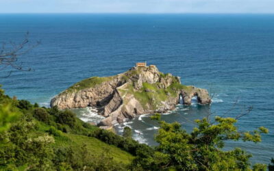 Gaztelugatxe, Bermeo, Mundaka, Gernika, & Wine Tour