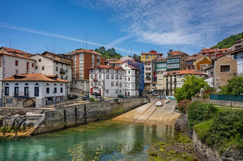 Bilbao: Gaztelugatxe, Bermeo, Mundaka, Gernika, & Wine Tour - The guide can make or break a busy day