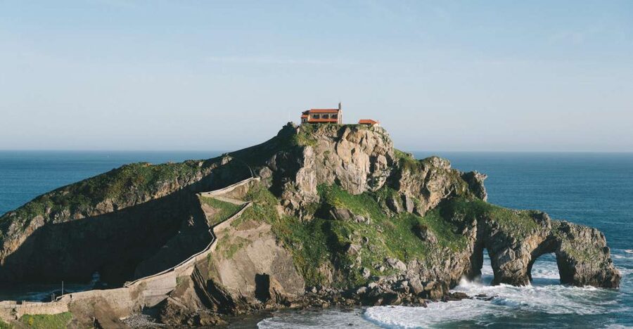 Bizkaia Bridge, Gaztelugatxe, Bermeo and Gernika from Bilbao - Key points to know before booking
