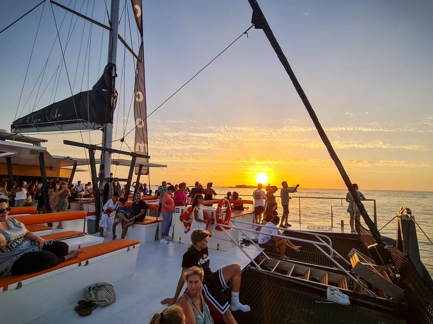 Cádiz: Sunset Catamaran Cruise Tours - What happens during the 90-minute cruise