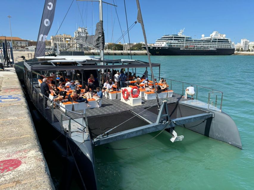 Cádiz: Sunset Catamaran Cruise Tours - Drinks, music, and the onboard atmosphere