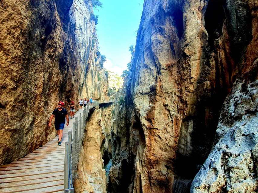Caminito del Rey: Tour with Official Guide and Drink - The high sections and the final approach