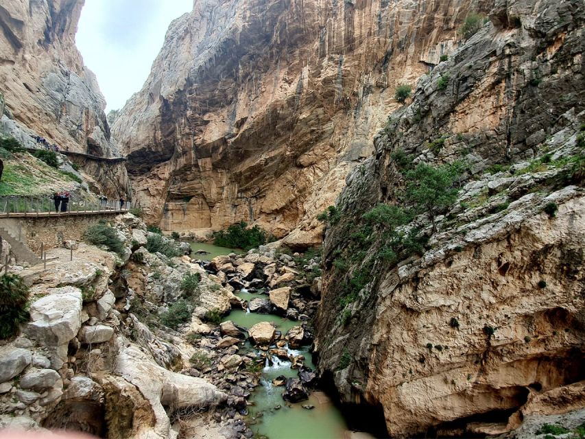 Caminito del Rey: Tour with Official Guide and Drink - Meeting near El Kiosko and getting to the trail