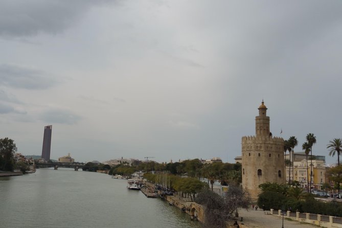 City Sightseeing Seville Hop-On Hop-Off Bus Tour - Stops 3 and 4: the Aquarium and Plaza América