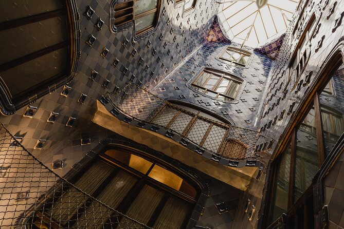 Complete Gaudi Tour: Casa Batllo, Park Guell & Sagrada Familia - A short break in the Eixample