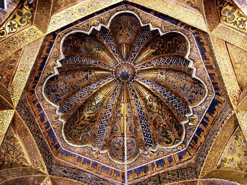 Córdoba: Jewish Quarter, Mosque, and Alcázar Tour - The Alcázar of the Christian Kings and its demanding stairs