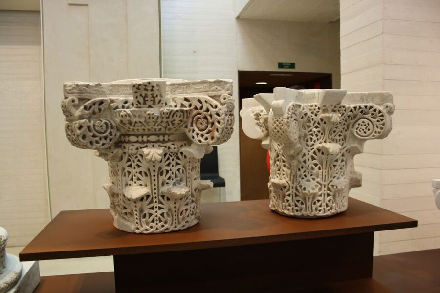 Córdoba: Medina Azahara 3-Hour Guided Tour - Walking through the palace-city